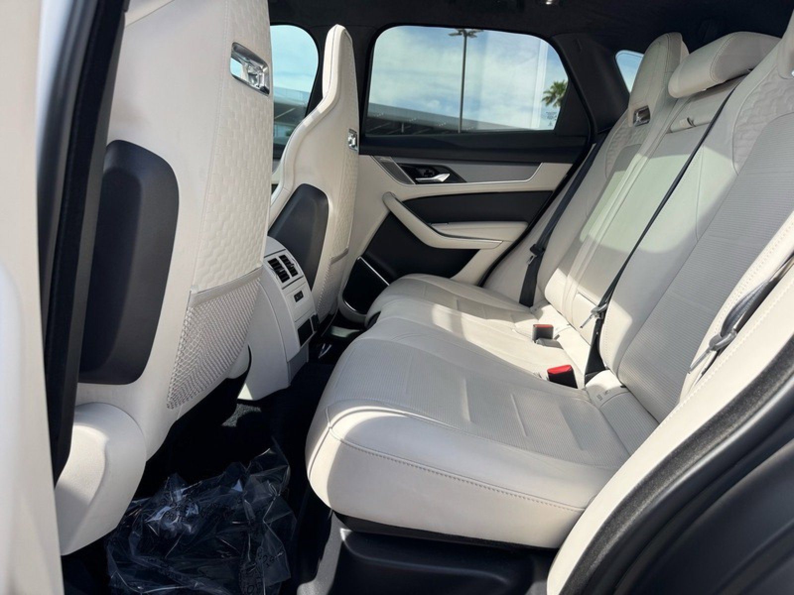 Used 2023 Jaguar F-PACE SVR image 16