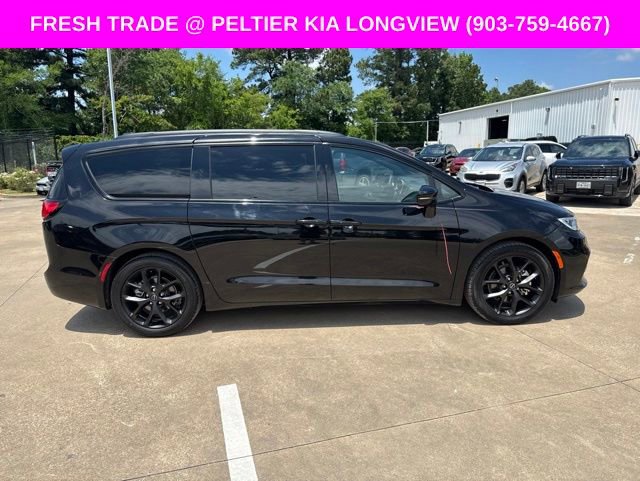 Used 2025 Chrysler Pacifica Limited FWD image 9