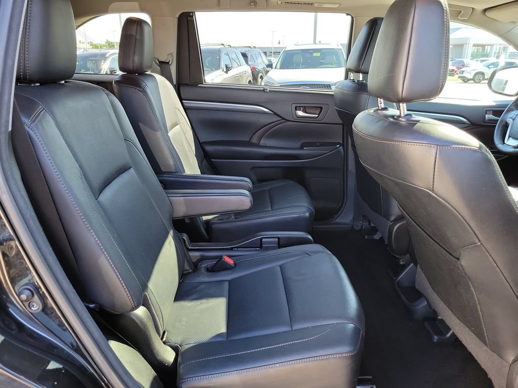 Used 2017 Toyota Highlander Limited AWD/4WD image 29