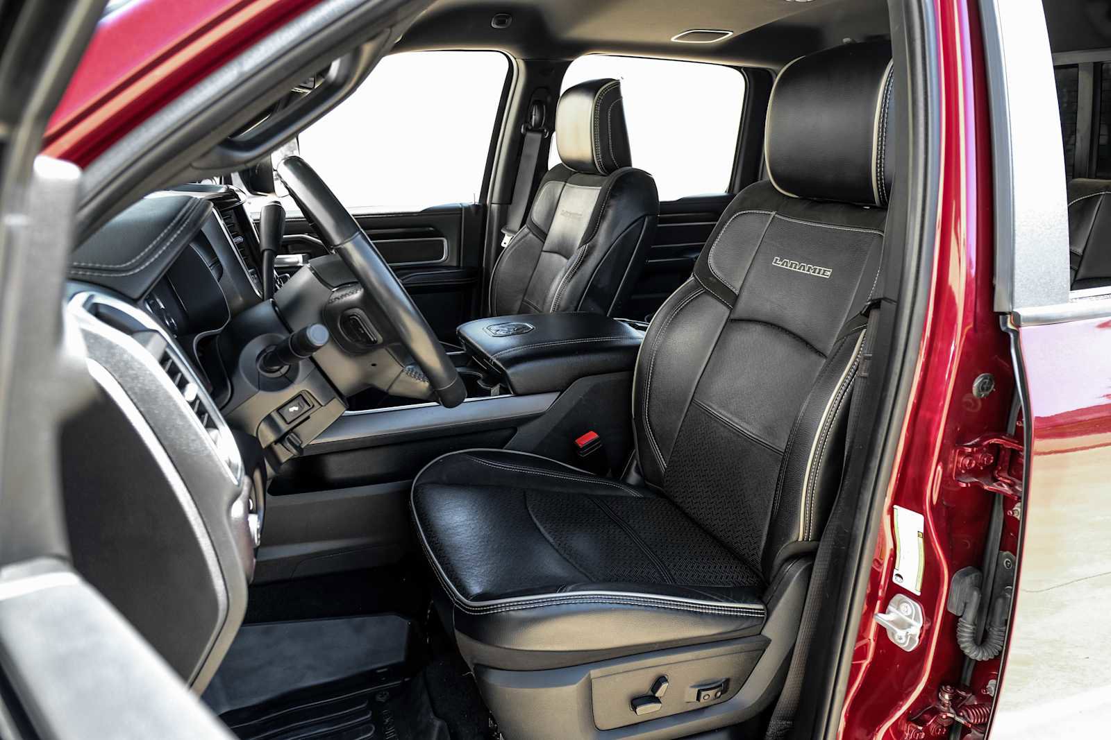 Used 2022 RAM 3500 Laramie AWD/4WD image 33