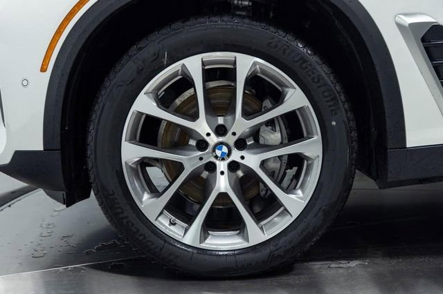 New 2026 BMW X5 xDrive40i w/ Climate Comfort Package image 26