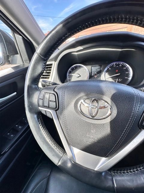Used 2017 Toyota Highlander XLE image 17