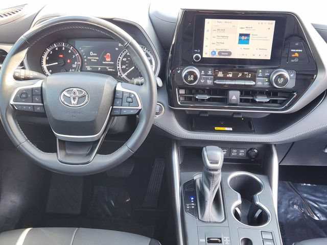 Used 2023 Toyota Highlander XLE FWD image 28