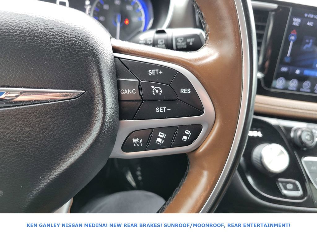 Used 2017 Chrysler Pacifica Limited image 31