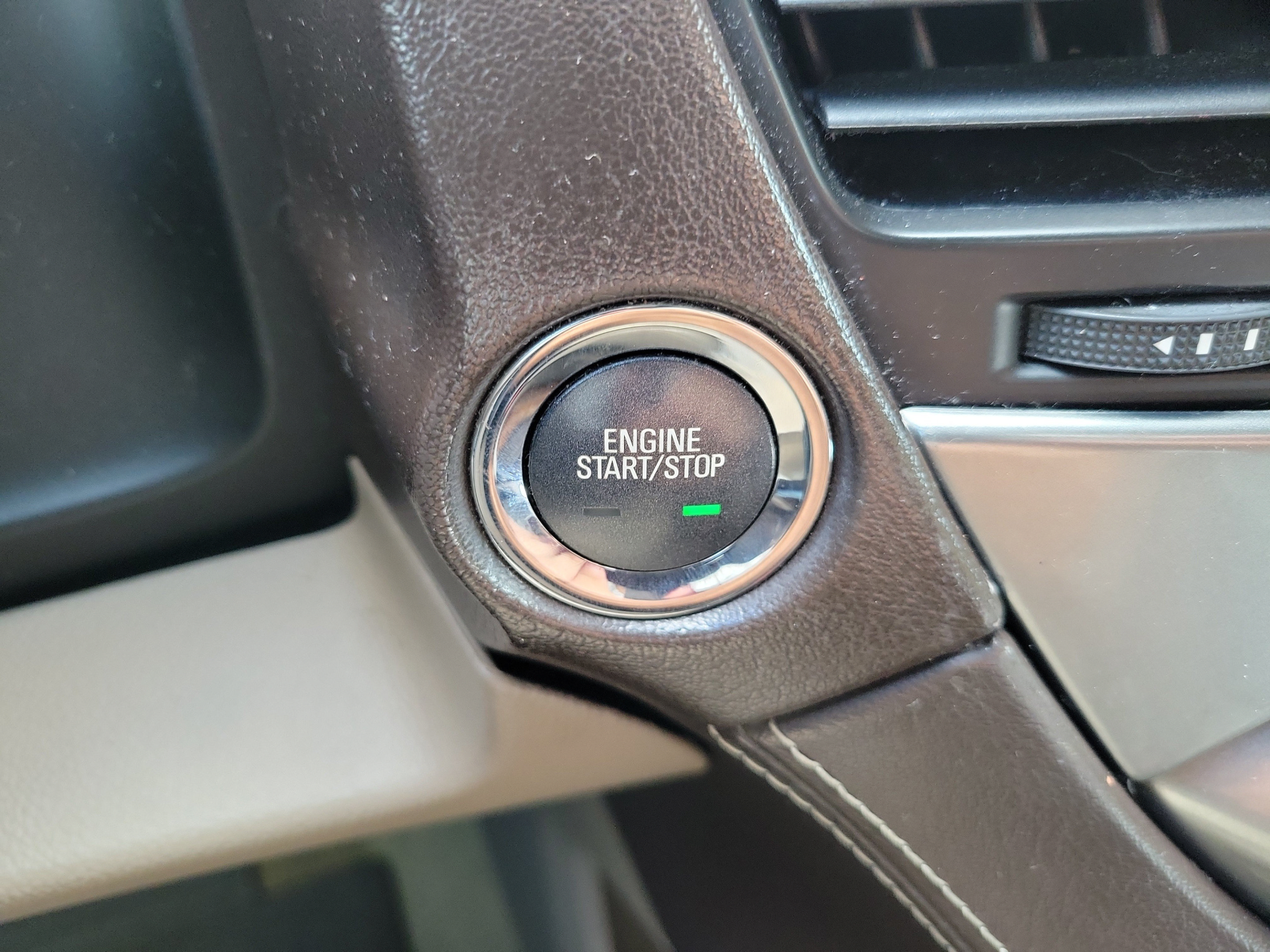 Used 2016 Chevrolet Suburban LTZ RWD image 35