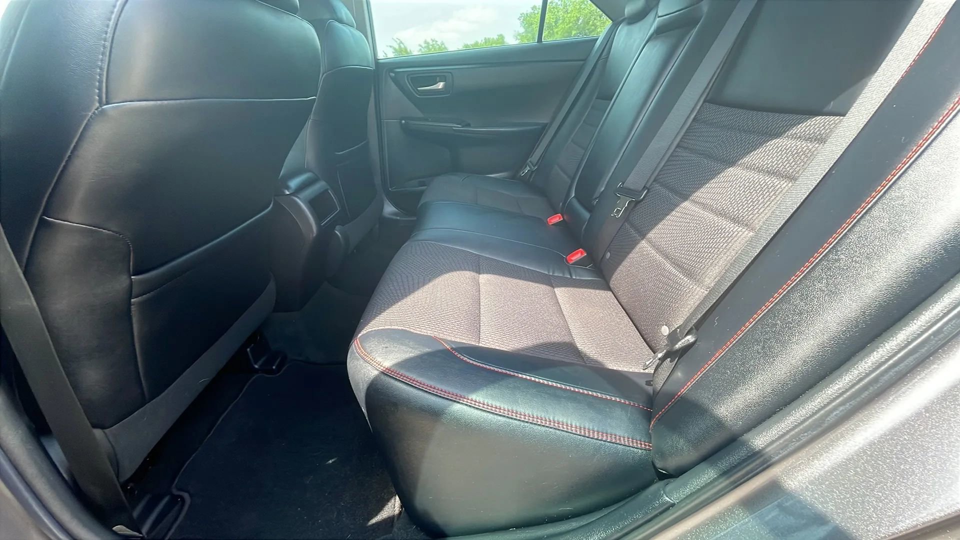 Used 2016 Toyota Camry SE FWD image 13