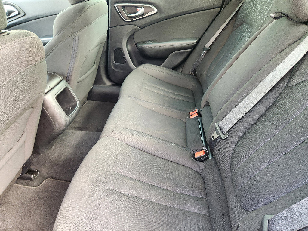 Used 2016 Chrysler 200 Limited image 31