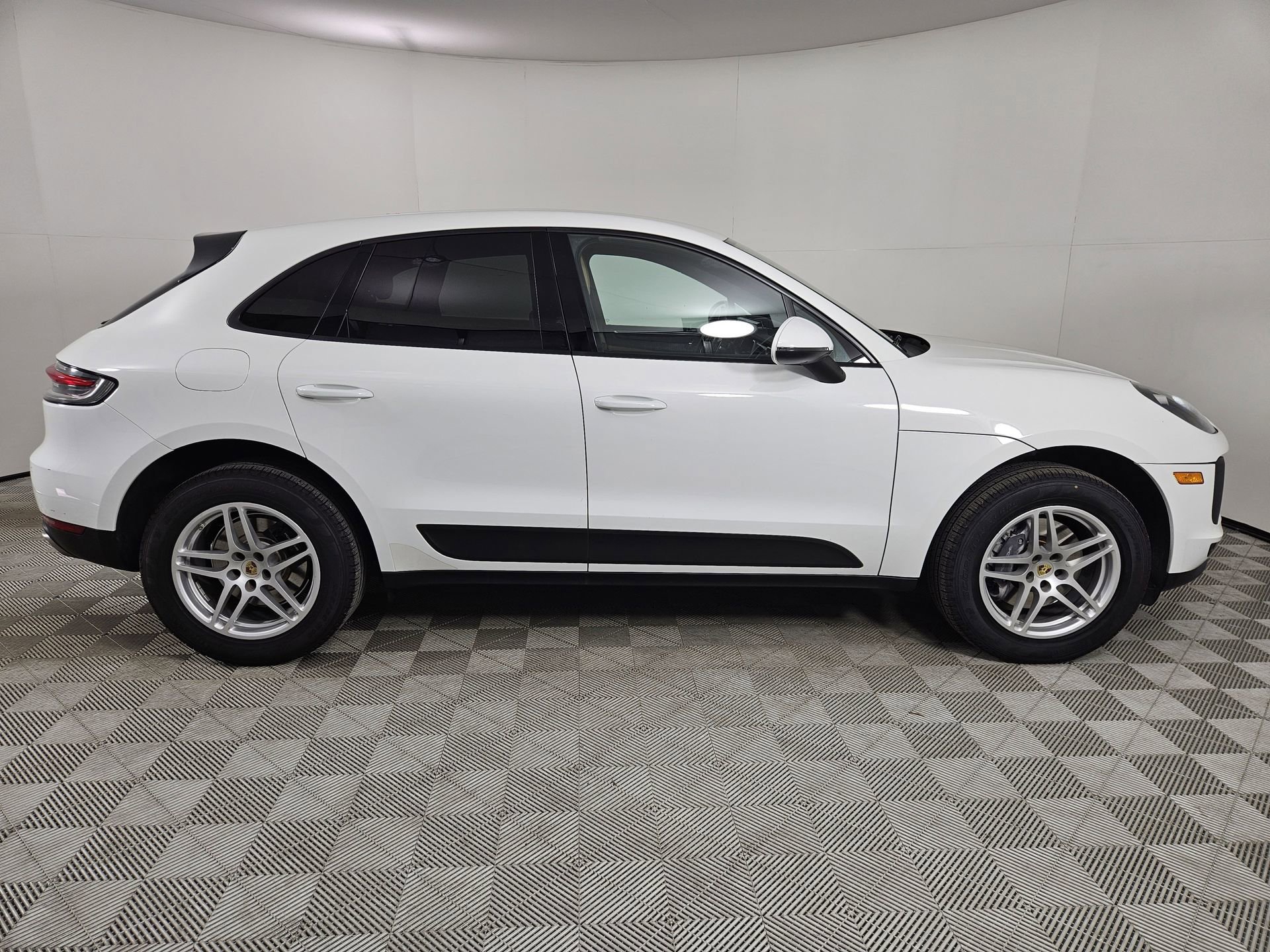 Used 2021 Porsche Macan AWD/4WD image 10