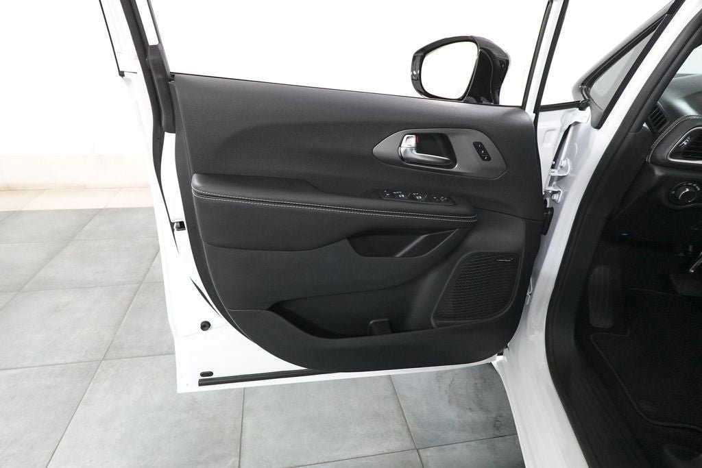 New 2027 Chrysler Pacifica Limited AWD/4WD image 21
