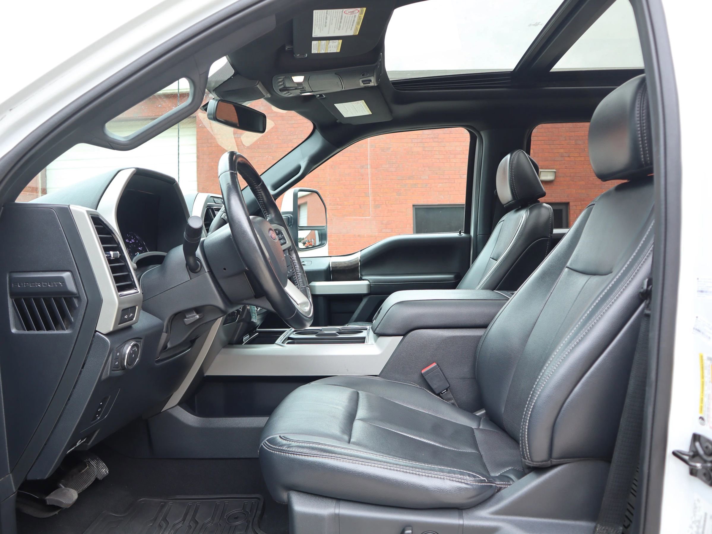 Used 2022 Ford F350 Lariat w/ Tremor Off-Road Package image 11