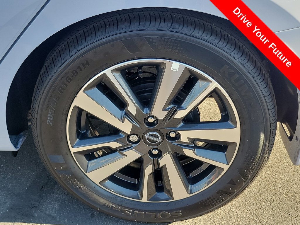 Used 2025 Nissan Versa SV w/ Trunk Package FWD image 23