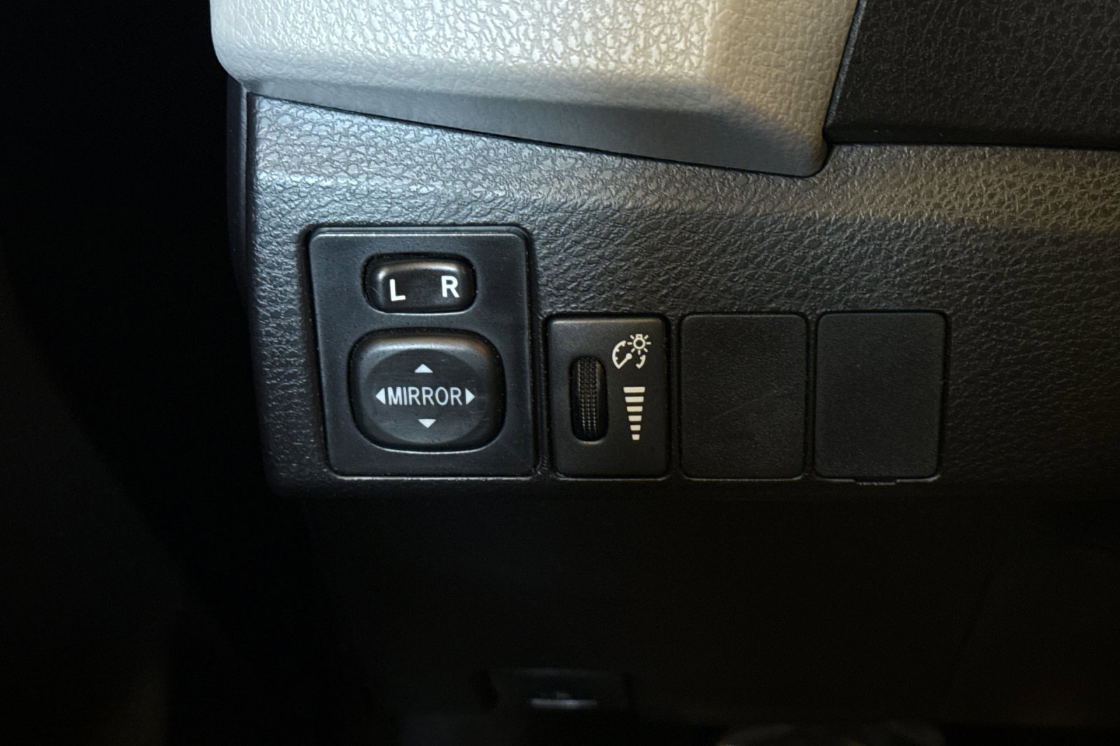 Used 2014 Toyota Corolla LE FWD image 31