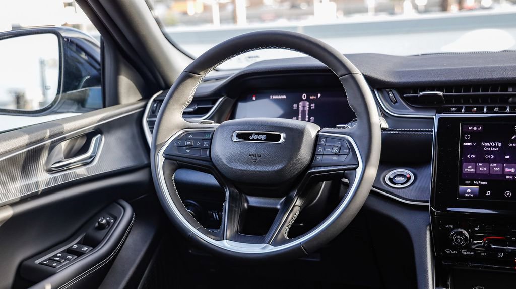 New 2025 Jeep Grand Cherokee Altitude image 16