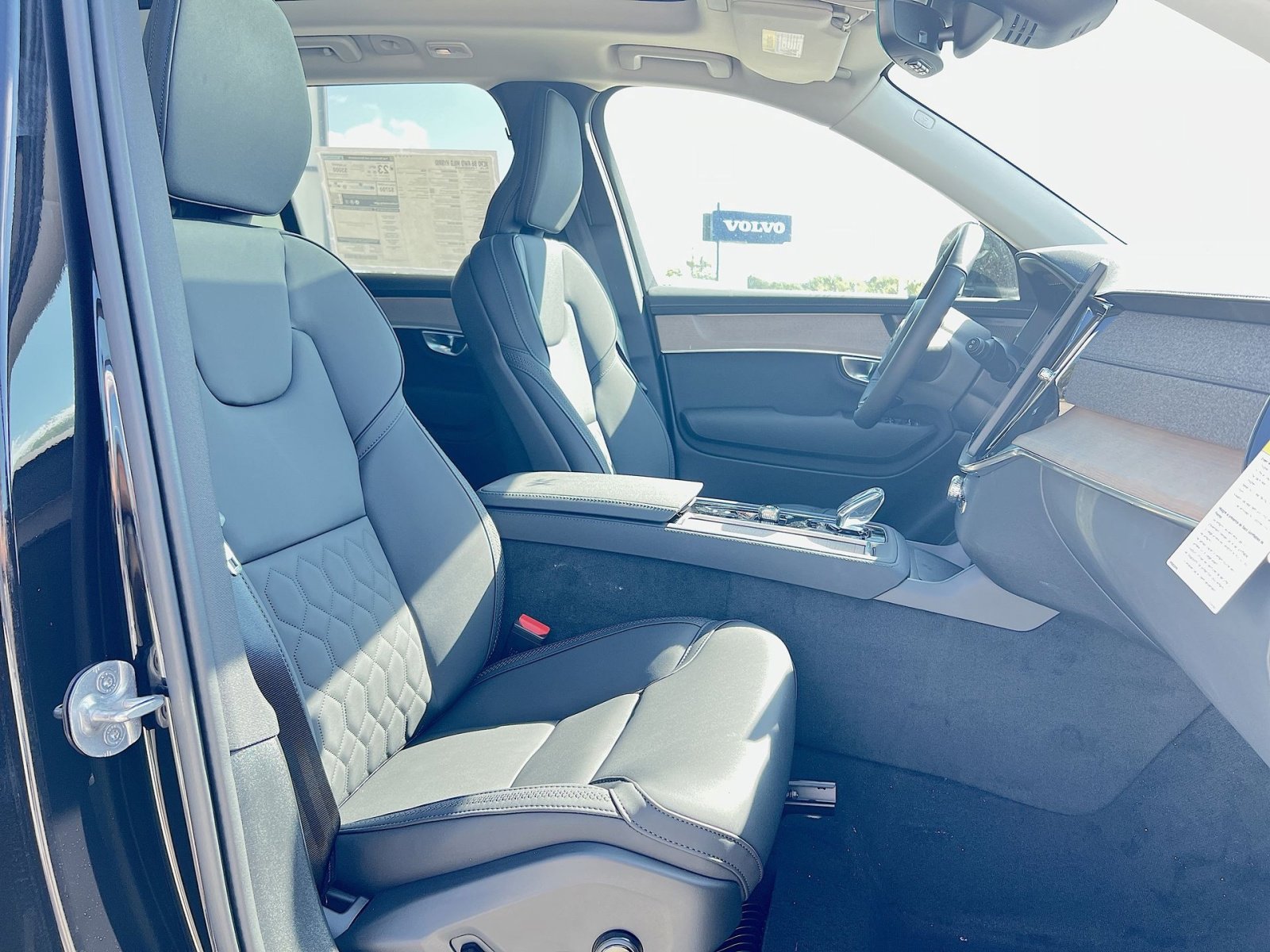 New 2026 Volvo XC90 B6 Plus w/ Protection Package Premier image 27