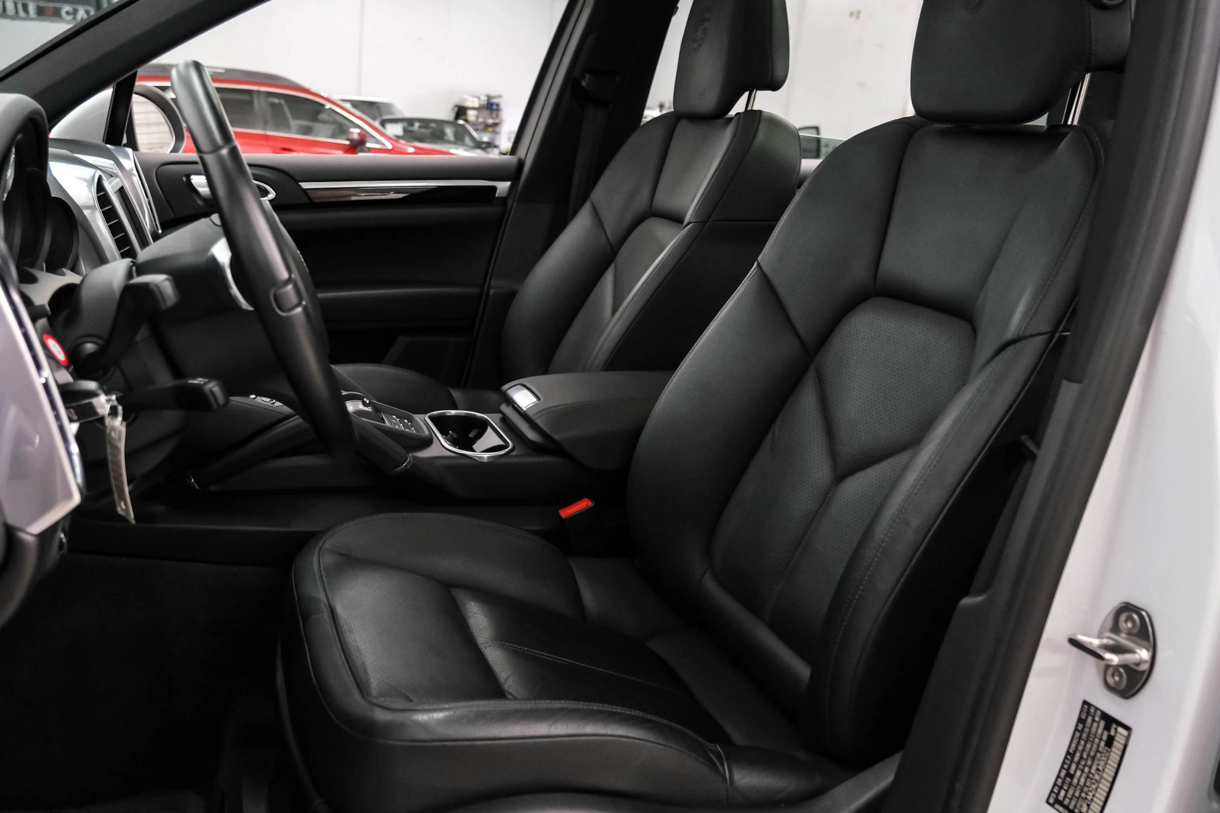 Used 2014 Porsche Cayenne Platinum Edition AWD/4WD image 31