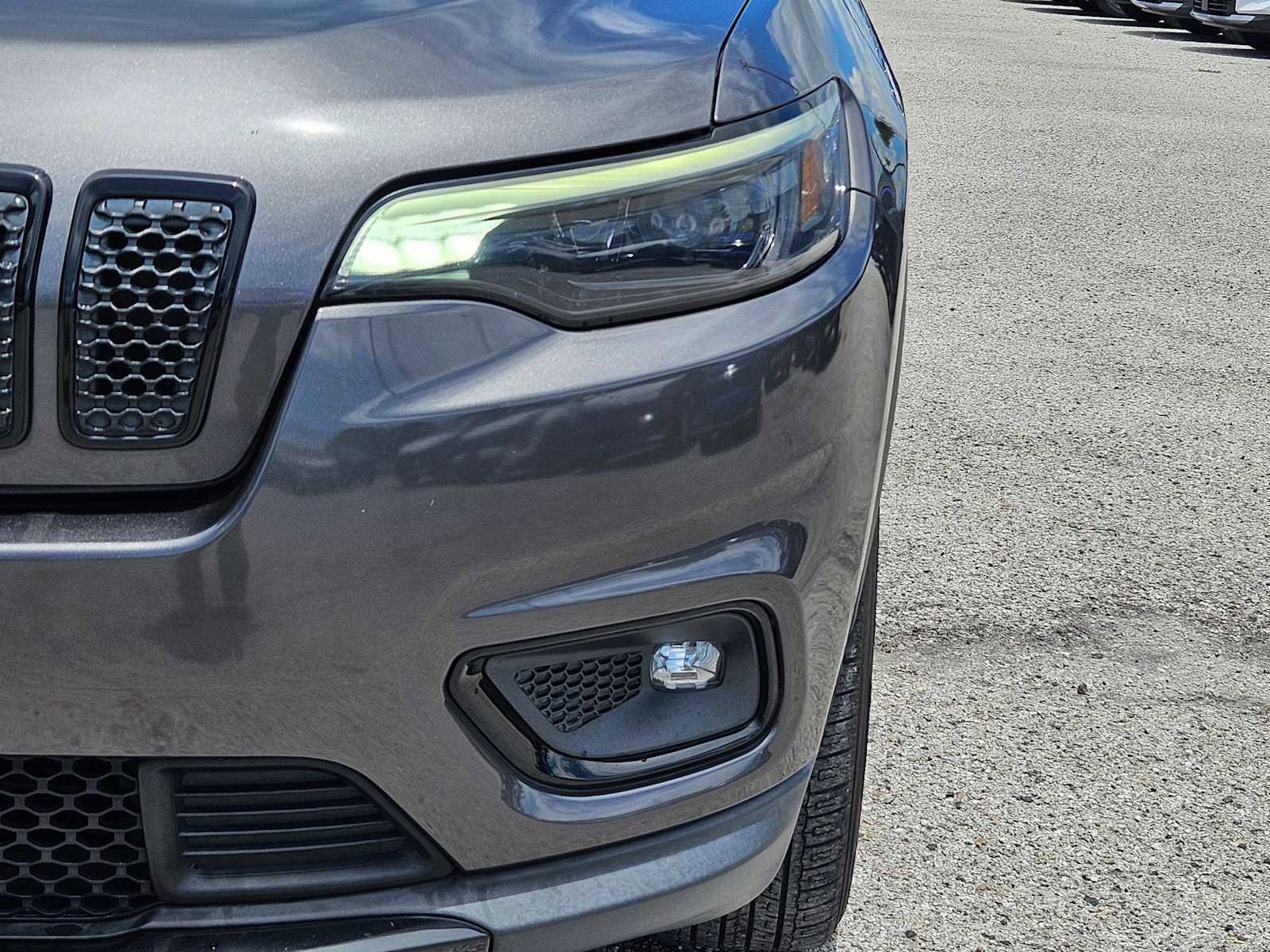 Used 2019 Jeep Cherokee Latitude Plus AWD/4WD image 11