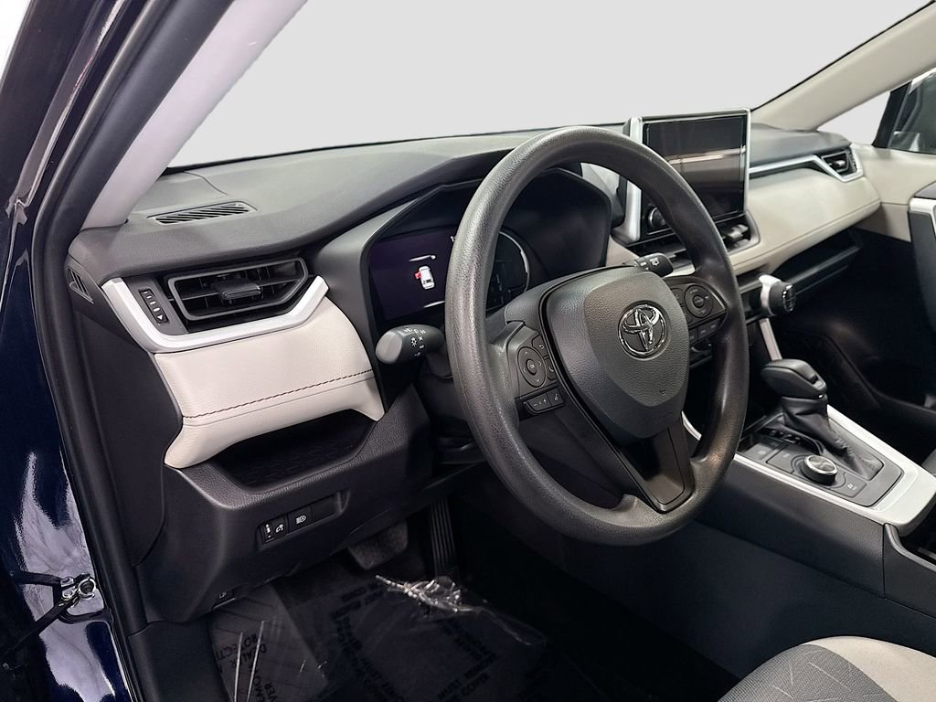 Used 2024 Toyota RAV4 XLE AWD/4WD image 39