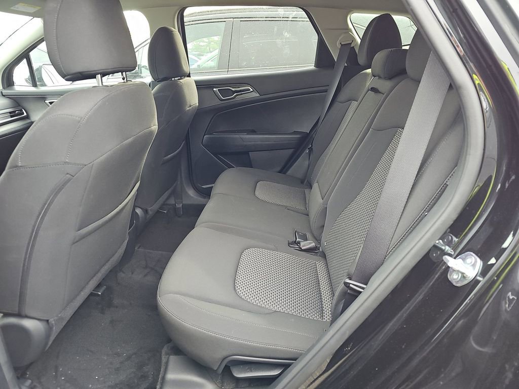 Used 2024 Kia Sportage LX image 4