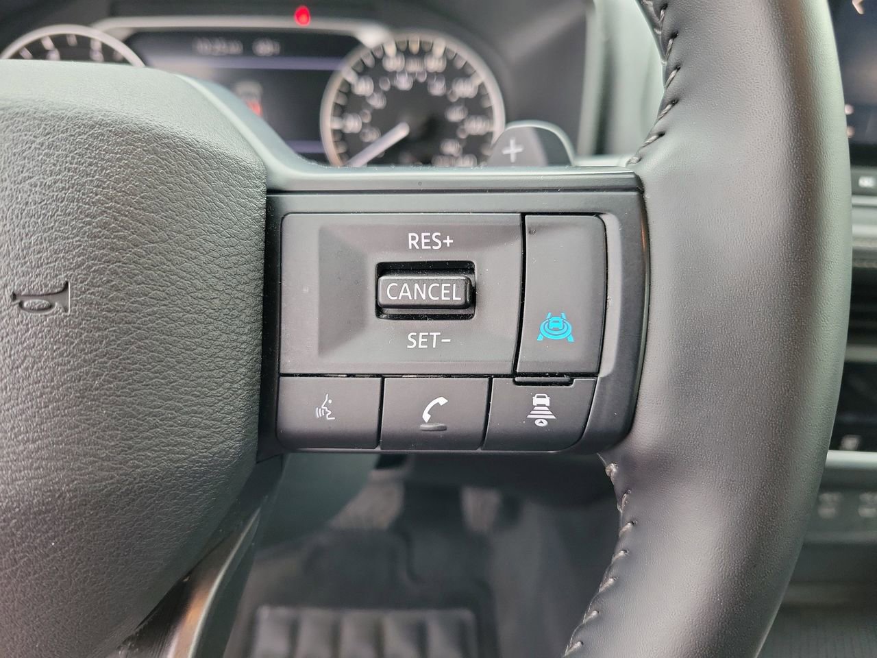 Used 2025 Nissan Rogue SV image 21