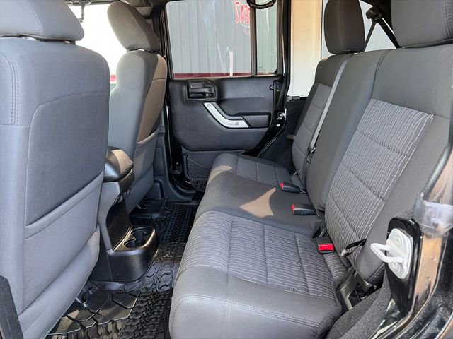 Used 2012 Jeep Wrangler Unlimited Rubicon w/ Connectivity Group image 36