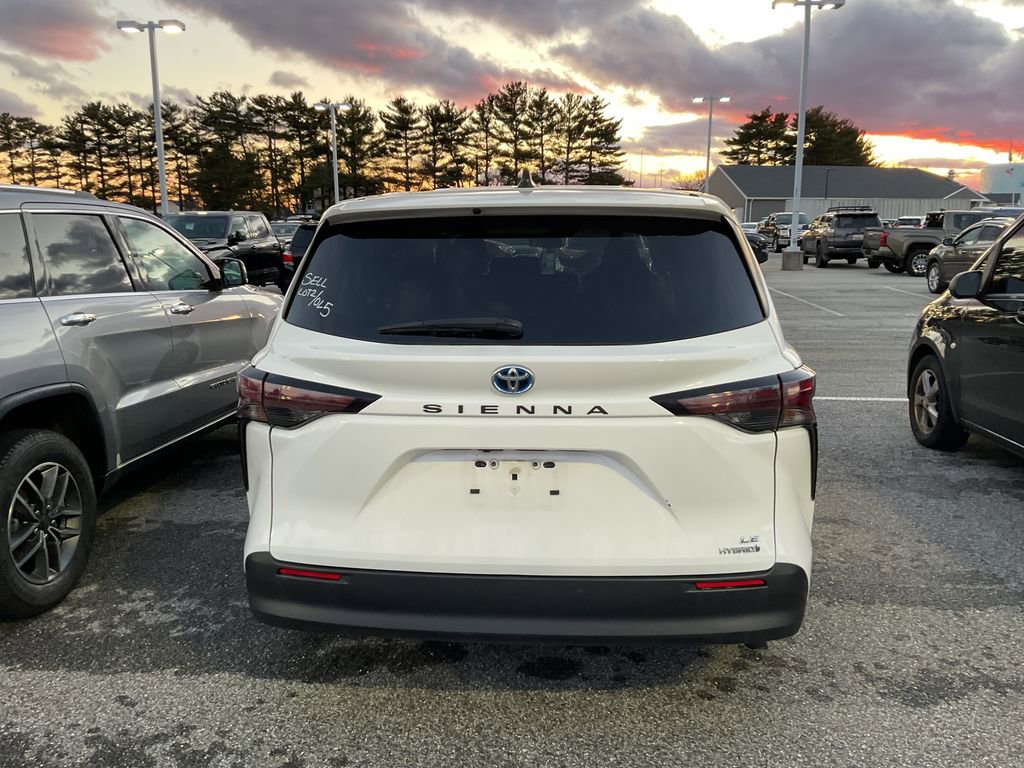 Used 2024 Toyota Sienna LE image 8