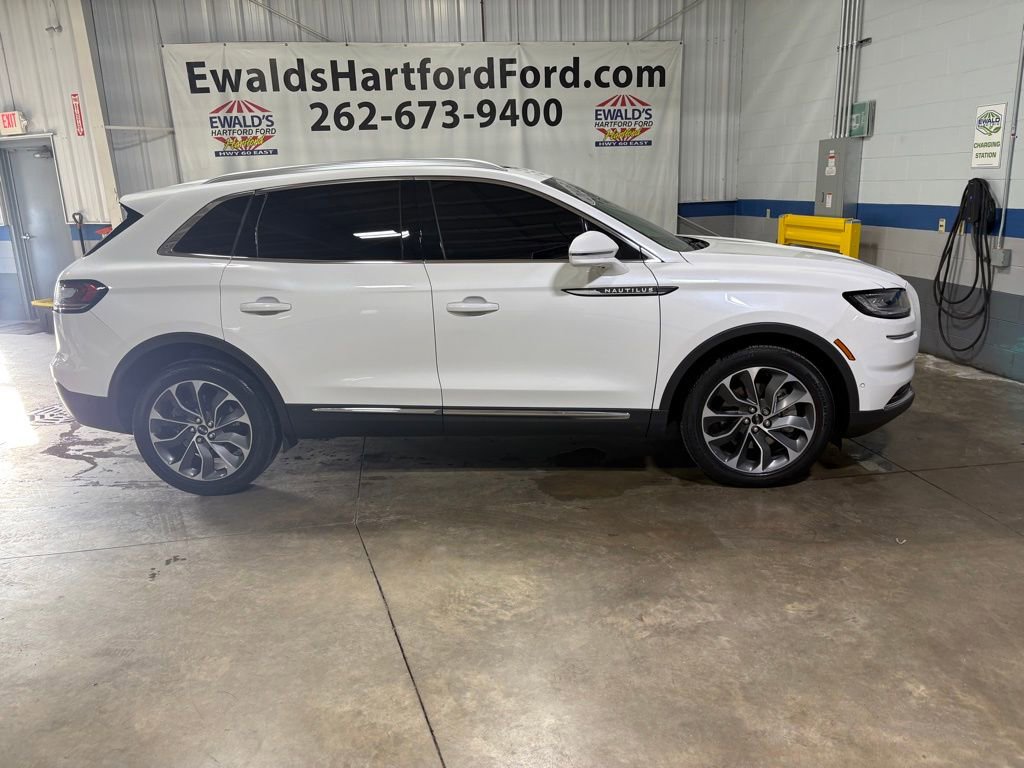 Used 2023 Lincoln Nautilus Reserve image 9