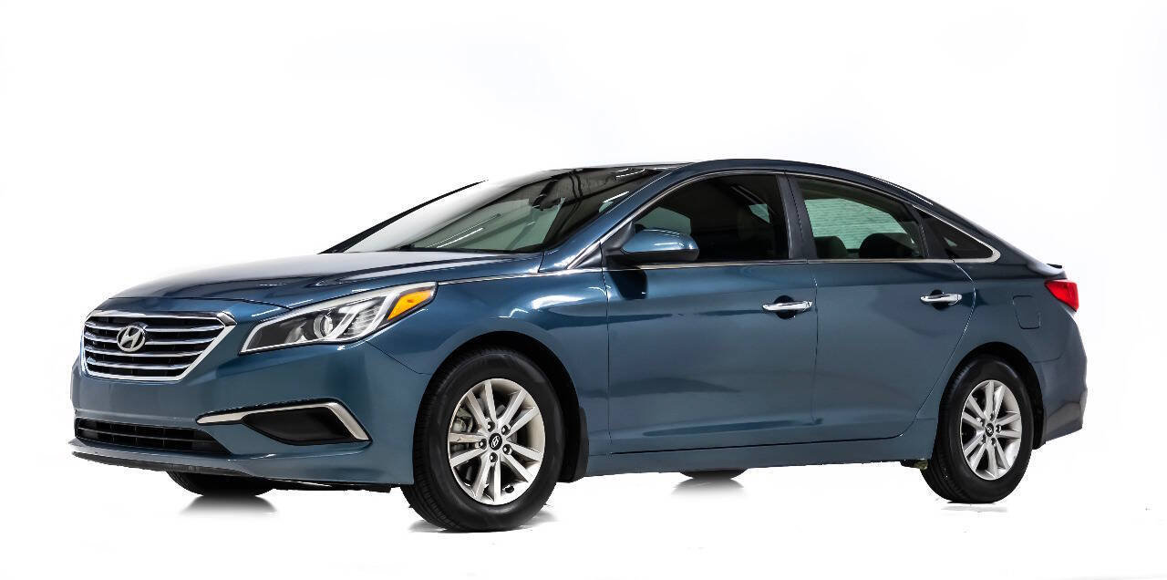 Used 2016 Hyundai Sonata SE FWD image 2