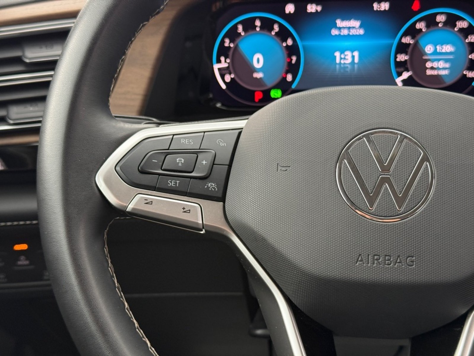 Used 2025 Volkswagen Atlas SE AWD/4WD image 31
