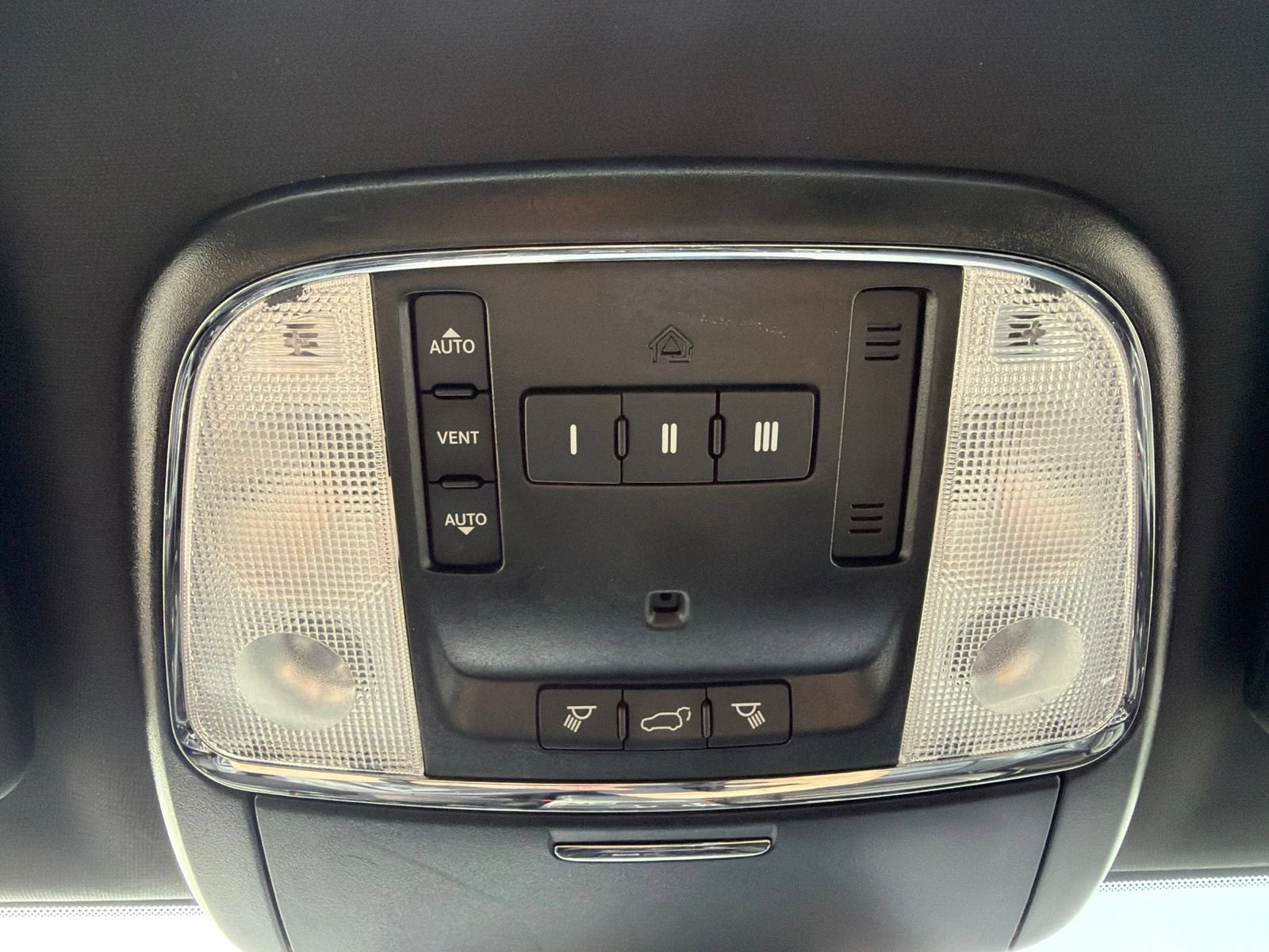 Used 2020 Dodge Durango R/T w/ Blacktop Package AWD/4WD image 18