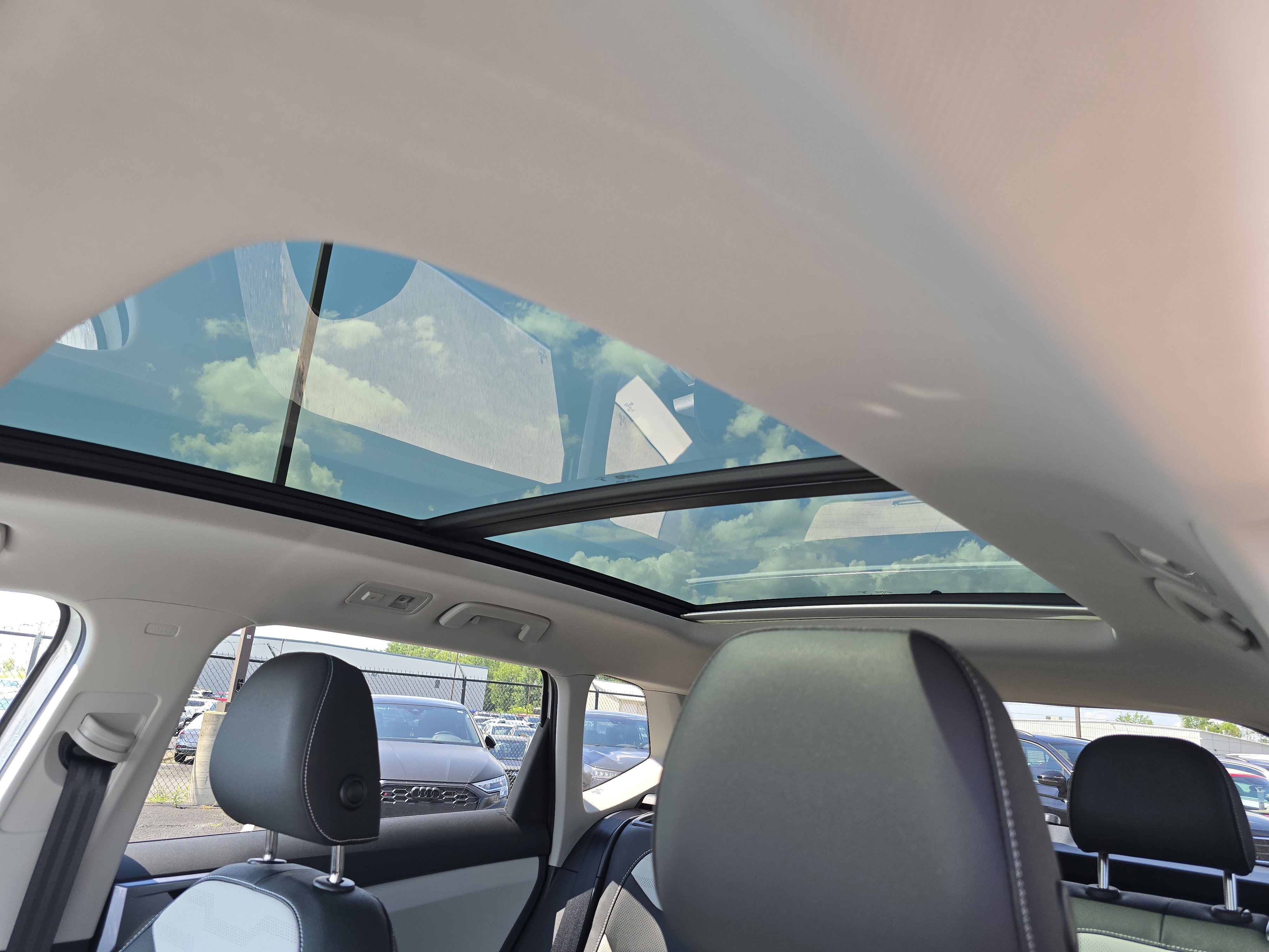 New 2025 Volkswagen Taos SEL image 9