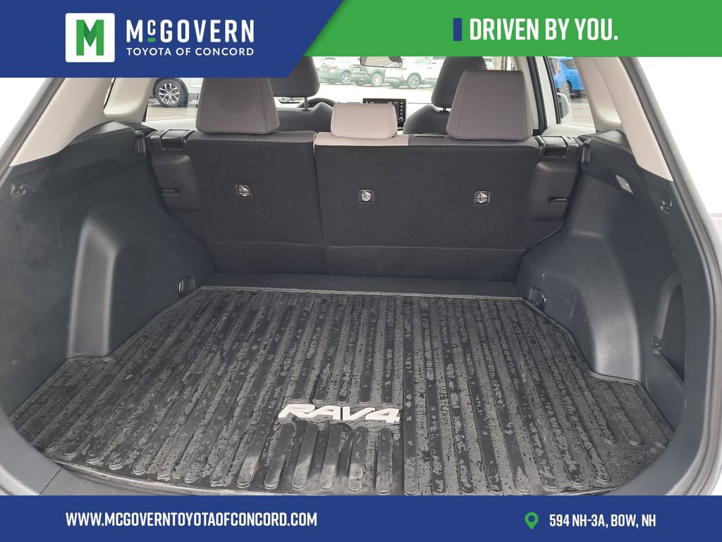 Used 2021 Toyota RAV4 XLE w/ Convenience Package AWD/4WD image 4