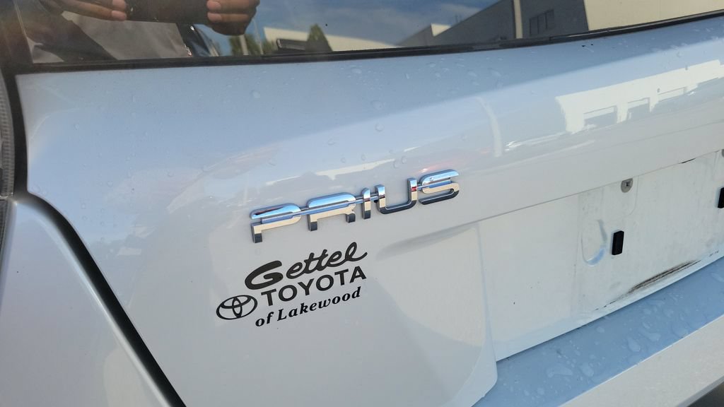 Certified 2017 Toyota Prius Four Touring FWD image 11