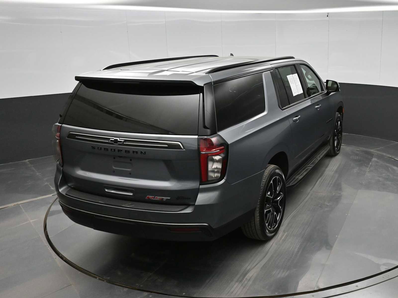 Used 2022 Chevrolet Suburban RST w/ Luxury Package AWD/4WD image 28