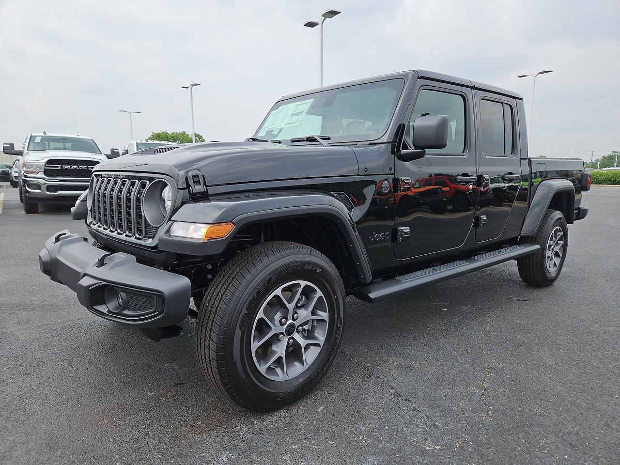 New 2025 Jeep Gladiator Sport image 3