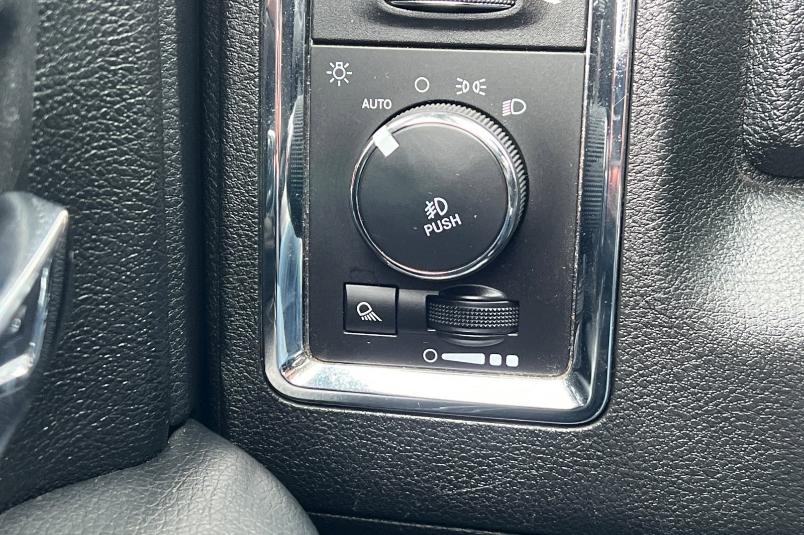 Used 2017 RAM 3500 Laramie image 40