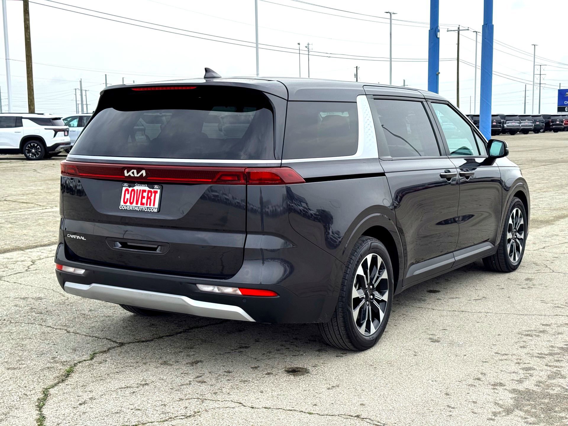 Used 2024 Kia Carnival EX image 6