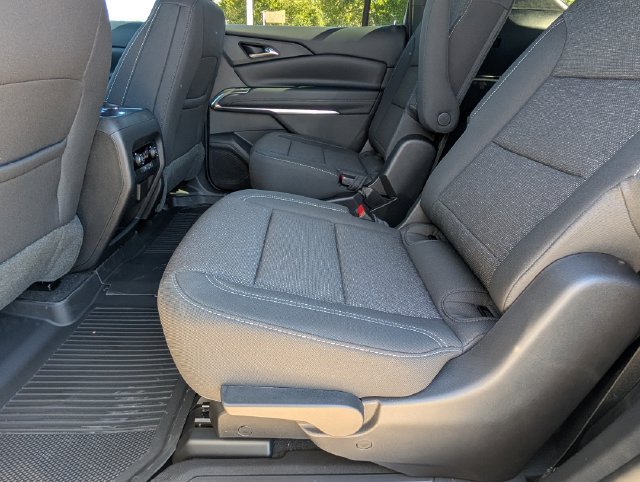 New 2027 Chevrolet Traverse LT w/ Sun and Wheel Package FWD image 7