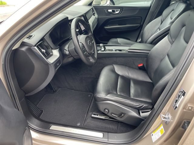 Certified 2023 Volvo XC60 B5 Core w/ Climate Package AWD/4WD image 10