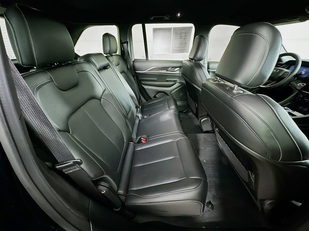 Certified 2025 Jeep Grand Cherokee Limited w/ Black Appearance Package image 35