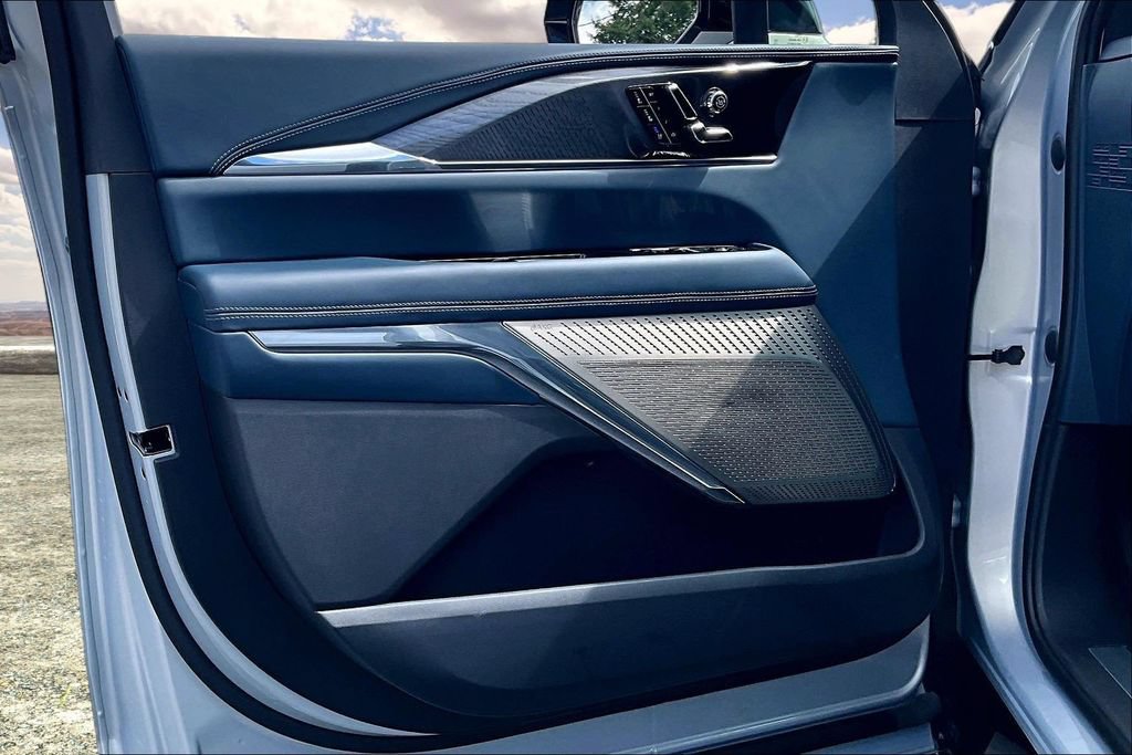 Certified 2025 Cadillac Escalade IQ Sport 2 AWD/4WD image 19