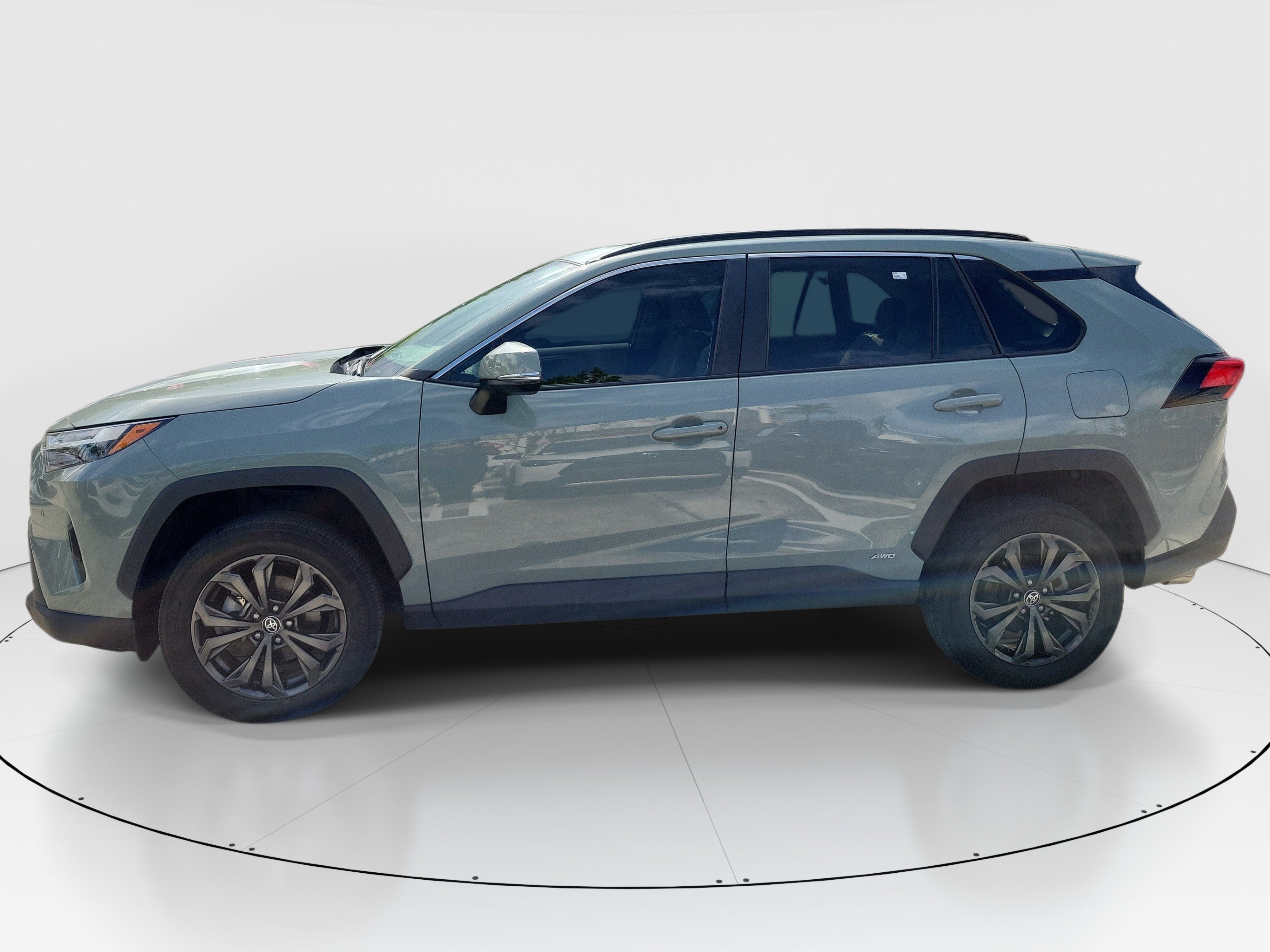 Used 2023 Toyota RAV4 XLE Premium AWD/4WD image 4