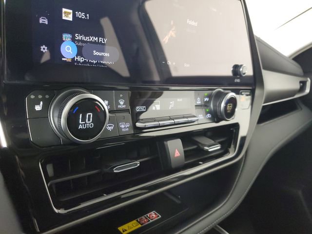 Used 2025 Toyota Highlander XLE image 30