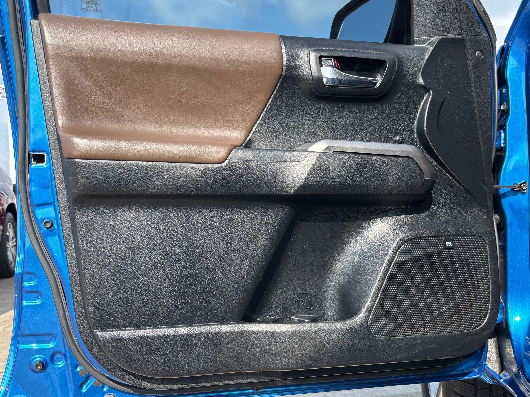 Used 2017 Toyota Tacoma Limited image 13