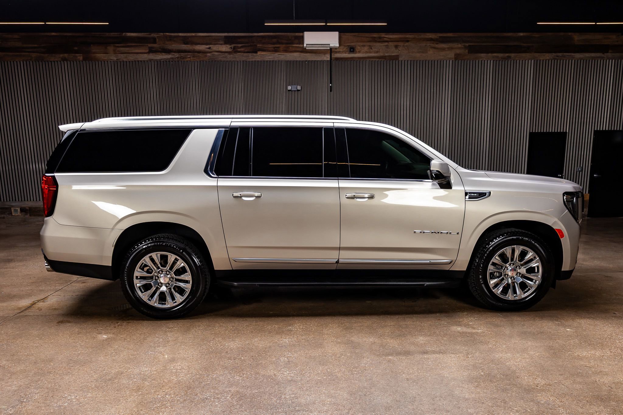 Used 2021 GMC Yukon XL Denali w/ LPO, Illumination Package image 10