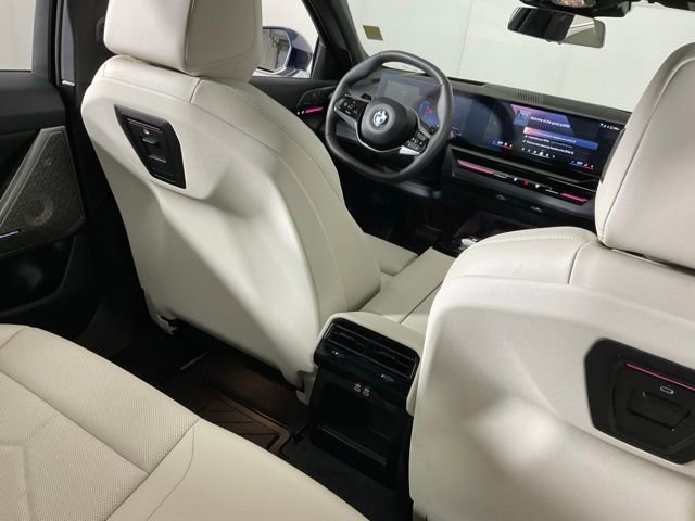 Certified 2024 BMW 530i xDrive w/ Premium Package image 35