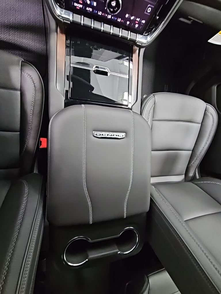 New 2026 GMC Yukon Denali w/ Sun & Power Step Package AWD/4WD image 22