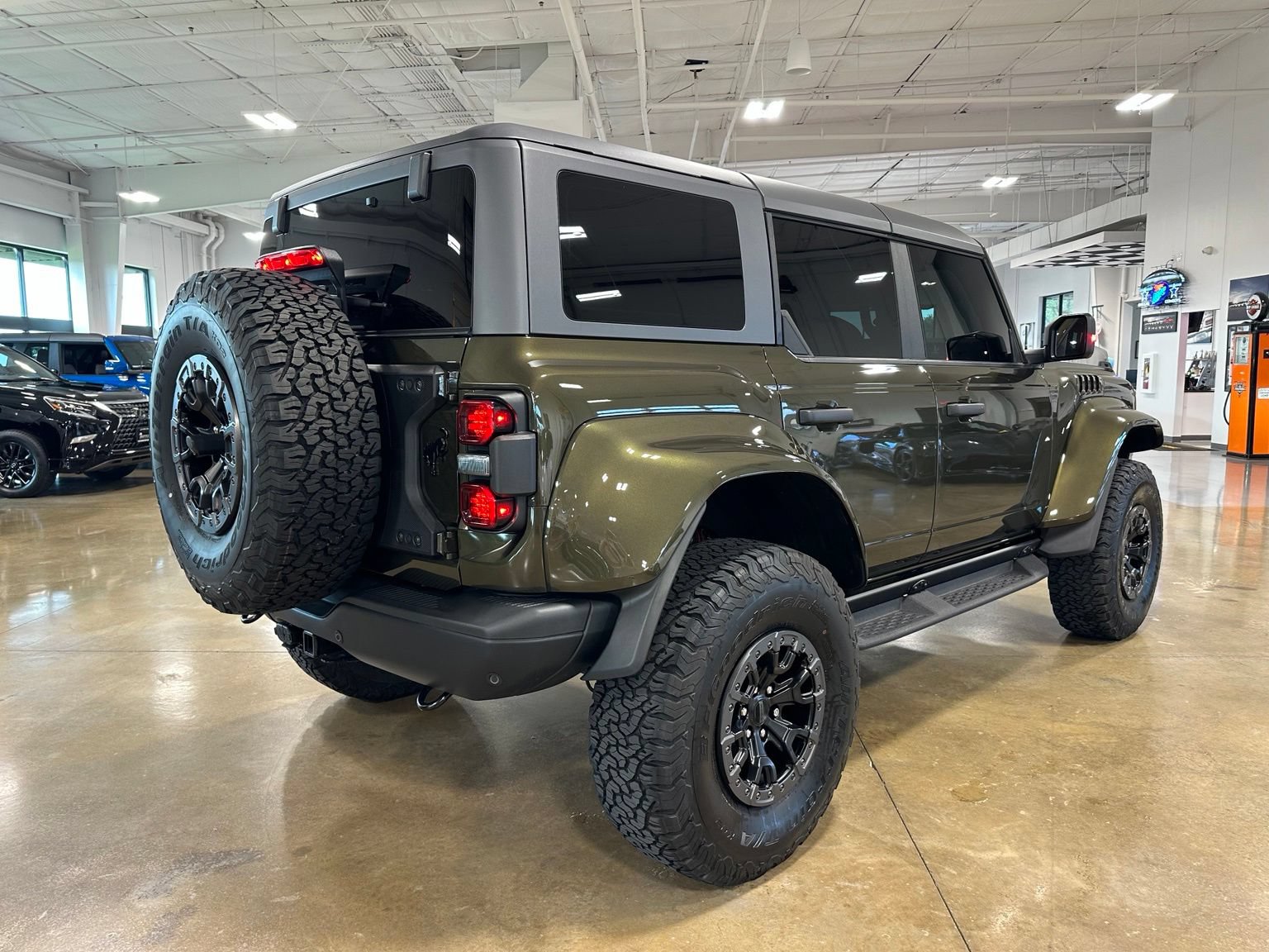 Used 2024 Ford Bronco Raptor w/ Interior Carbon Fiber Pack 6 AWD/4WD image 8