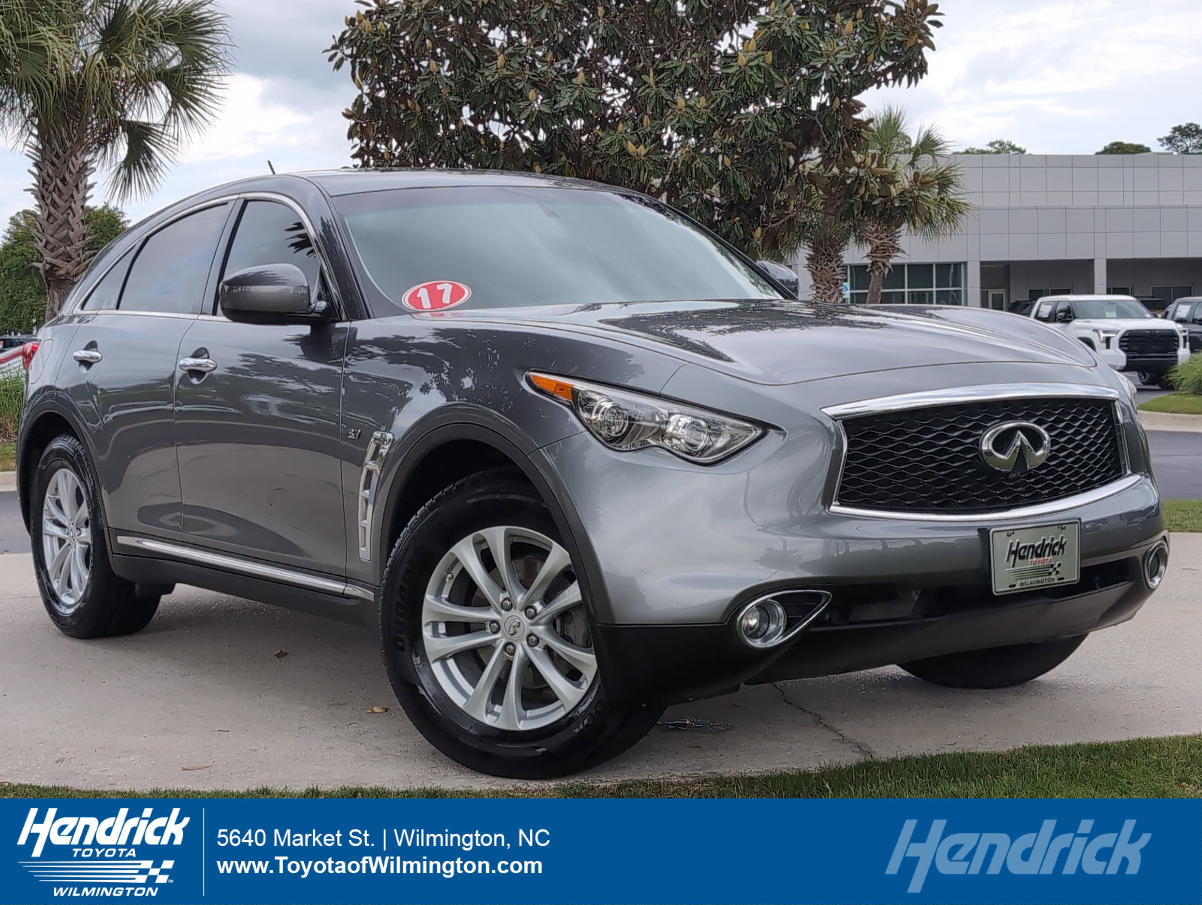 Used 2017 INFINITI QX70 AWD image 1