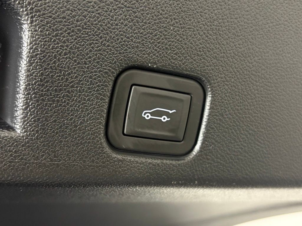 Used 2025 Buick Enclave Preferred FWD image 38
