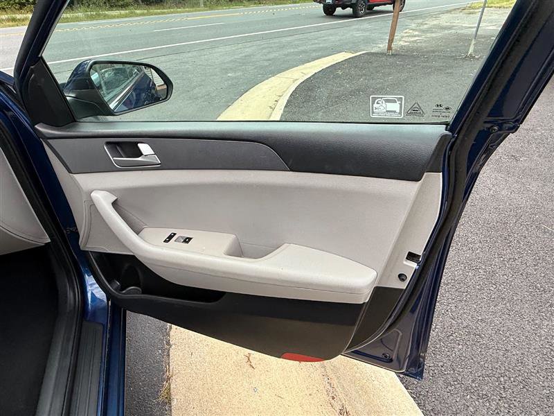 Used 2017 Hyundai Sonata SE image 17